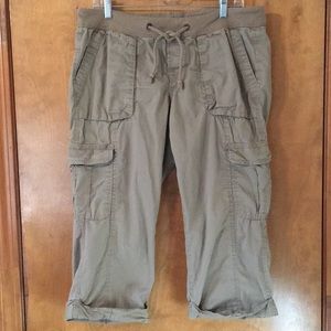 Old Navy Cargo Capri’s L